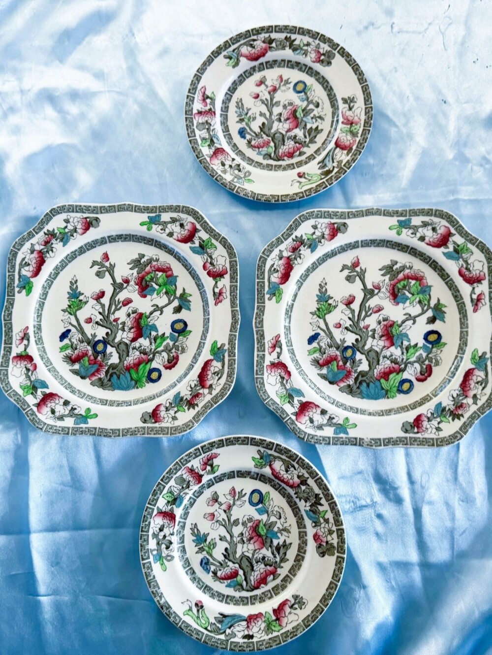 Beautiful,Vintage Johnson Bros Indian Tree Salad, Bread & Butter Plates England!